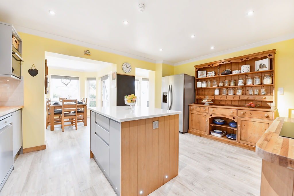 Kitchen / DIning Room- click for photo gallery